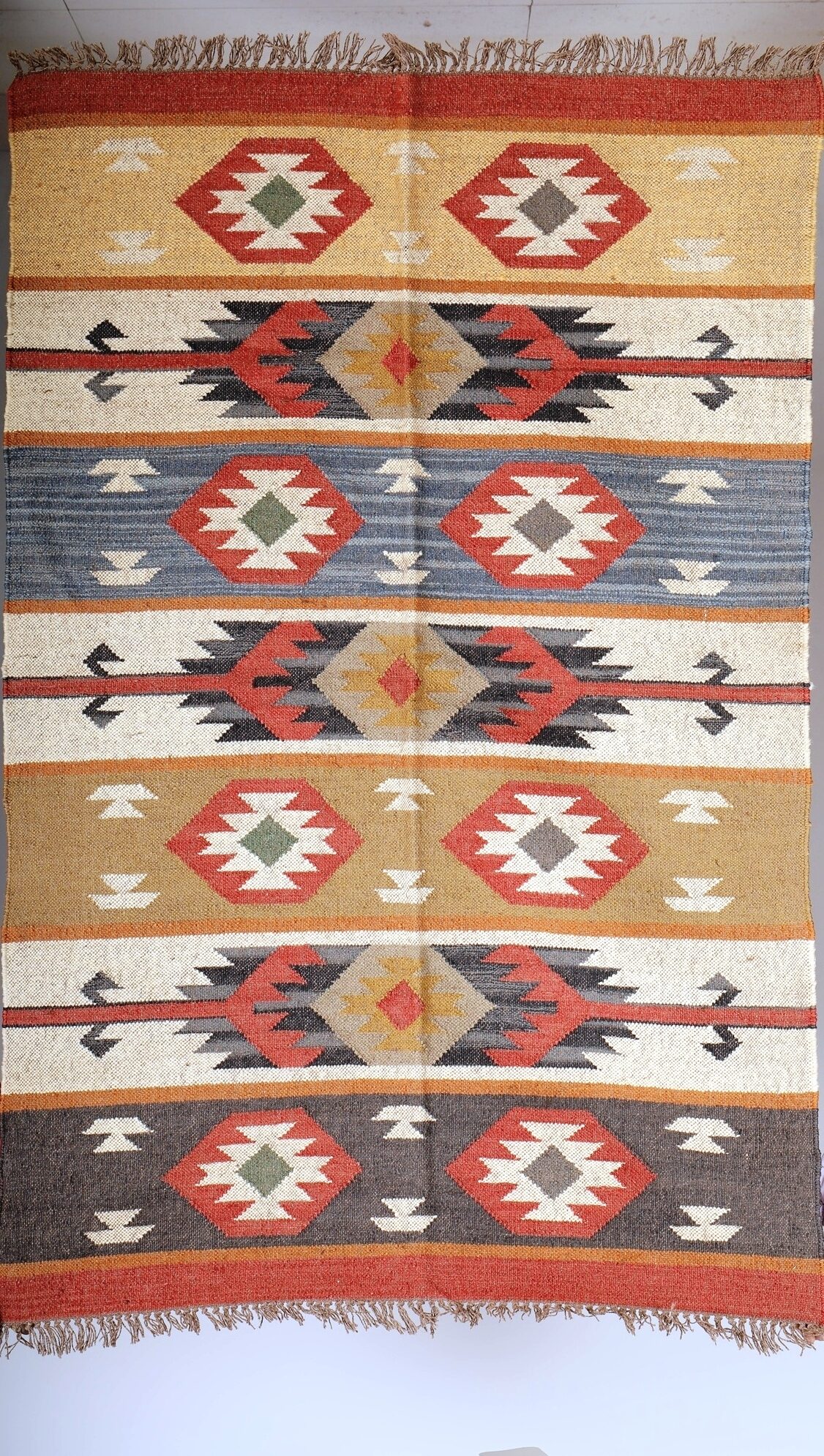 https://tradestarexports.com/wp-content/uploads/2021/03/Indian-Handmade-Jute-Kilim-Rug-Carpet-TS-CR-249-5-1-rotated.jpg