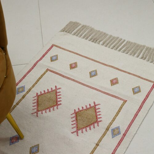 Desert Bloom Sabra Rug With Cotton Wool In White