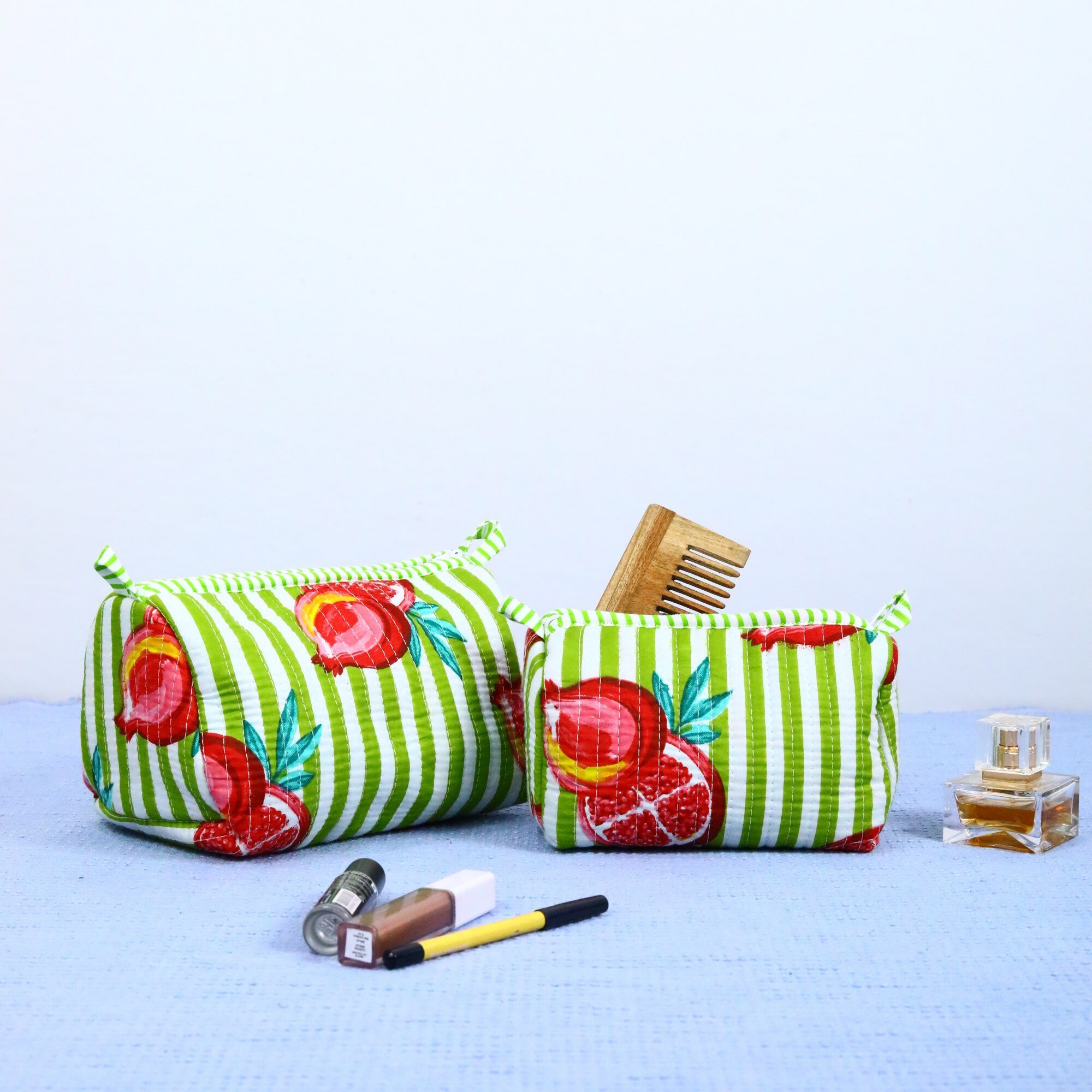 Annar Design Screen Printed Set Of 3 Cotton Quilted Toiletry Pouches in Green & Red - Image 6