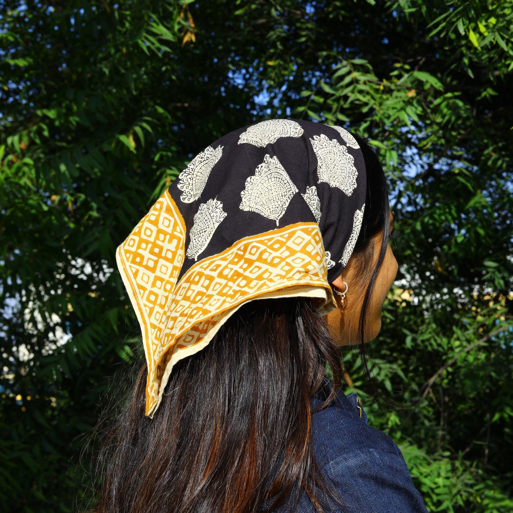 Stylish Knot Block Print Bandana In Black & Yellow