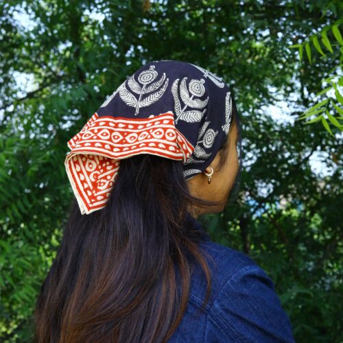 Knot Viral Block Print Bandana In Black & Red