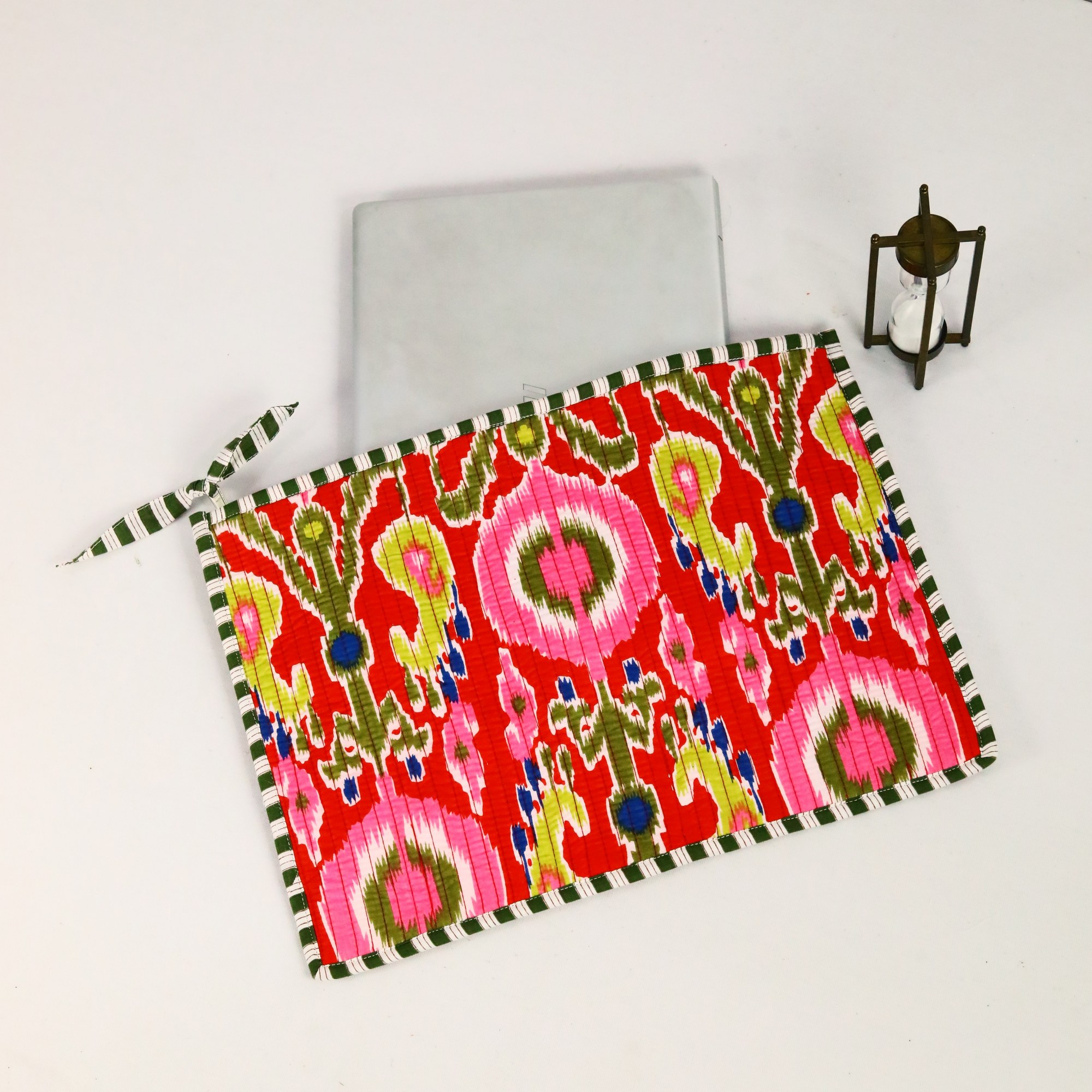 The Tech Traveller Sleeve Cotton Quilted Screen Printed Laptop Sleeves With Bow - Image 4