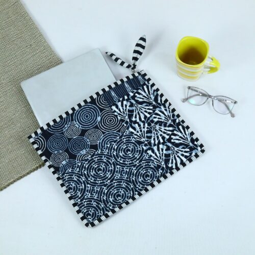 Patch Print Vibe Cotton Quilted Screen Print Laptop Sleeves With Bow