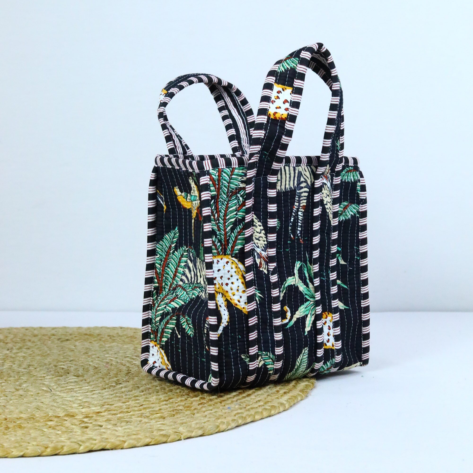 Fresh Carry Box Cotton Lunch Box In Black - Image 3