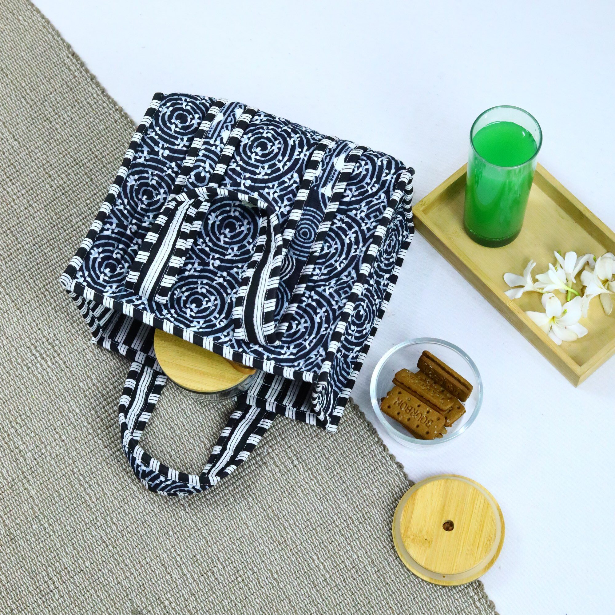 Snack in Style Lunch Box In Black, Blue & White - Image 3