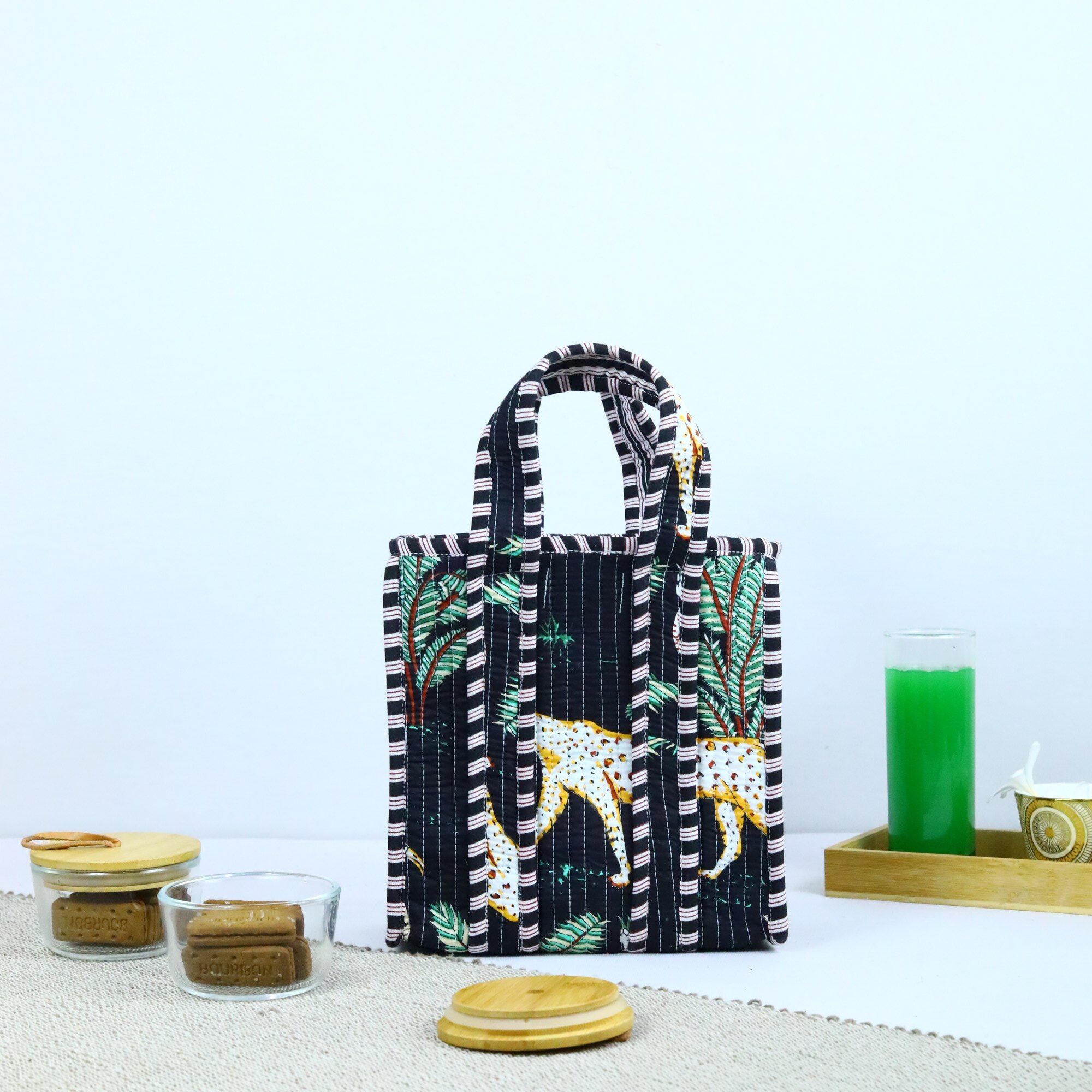 Fresh Carry Box Cotton Lunch Box In Black - Image 4