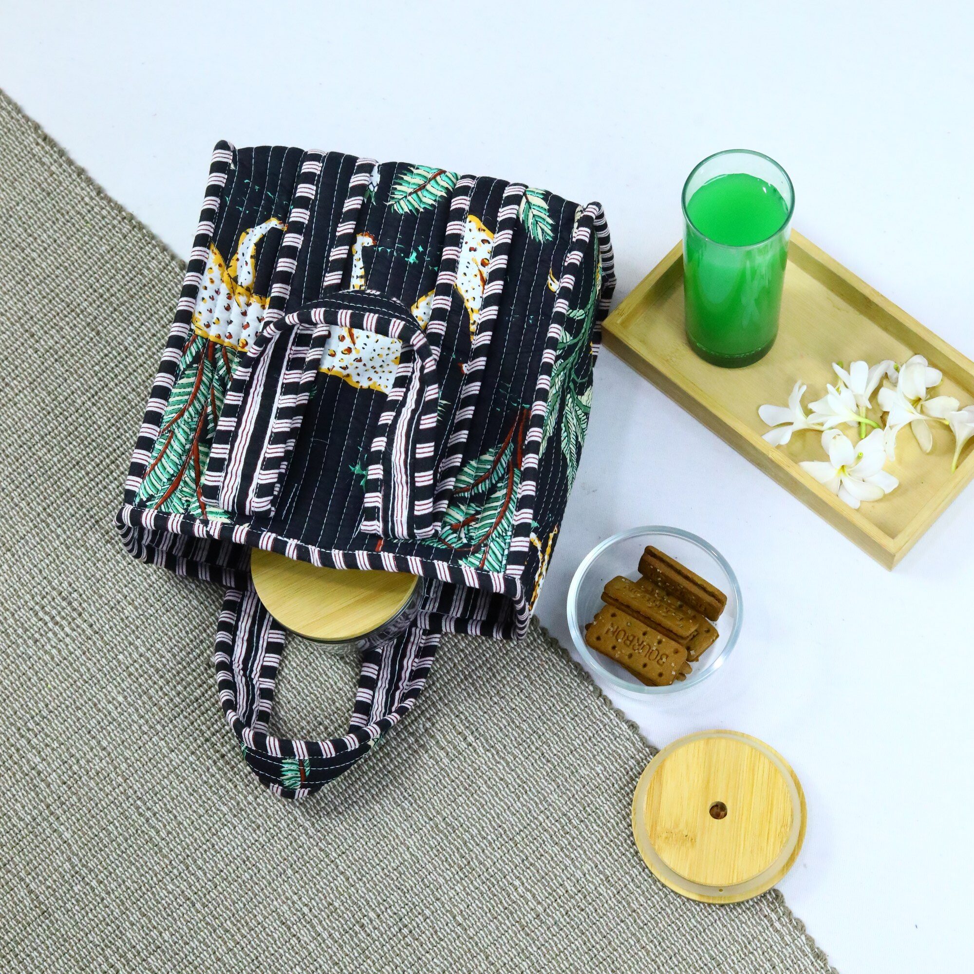 Fresh Carry Box Cotton Lunch Box In Black - Image 5