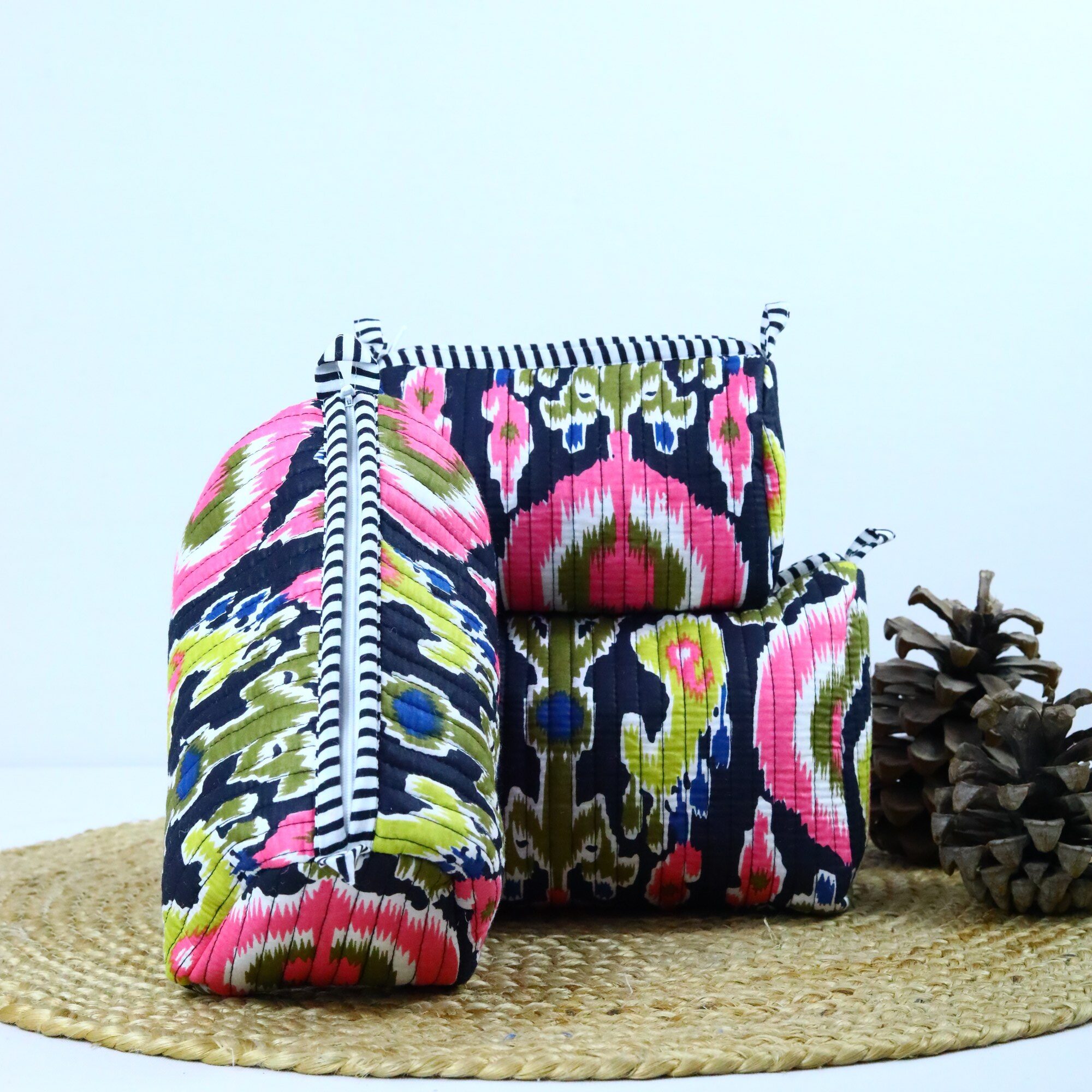 Travel Glow Screen Printed Set Of 3 Toiletry Pouches in Multicolor - Image 3