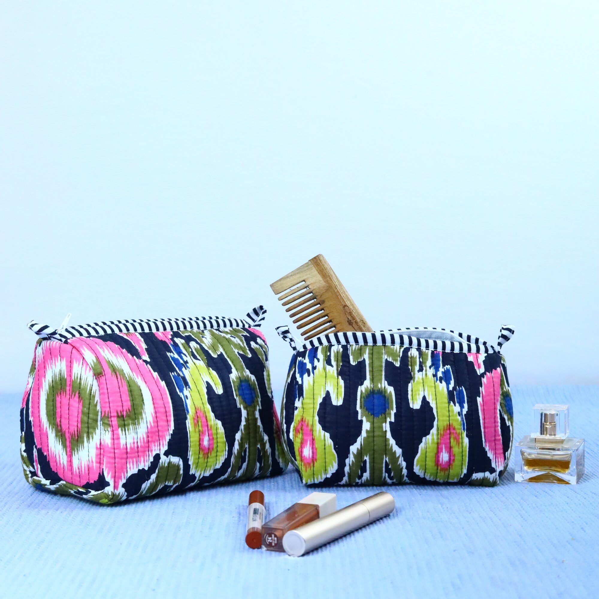 Travel Glow Screen Printed Set Of 3 Toiletry Pouches in Multicolor - Image 4