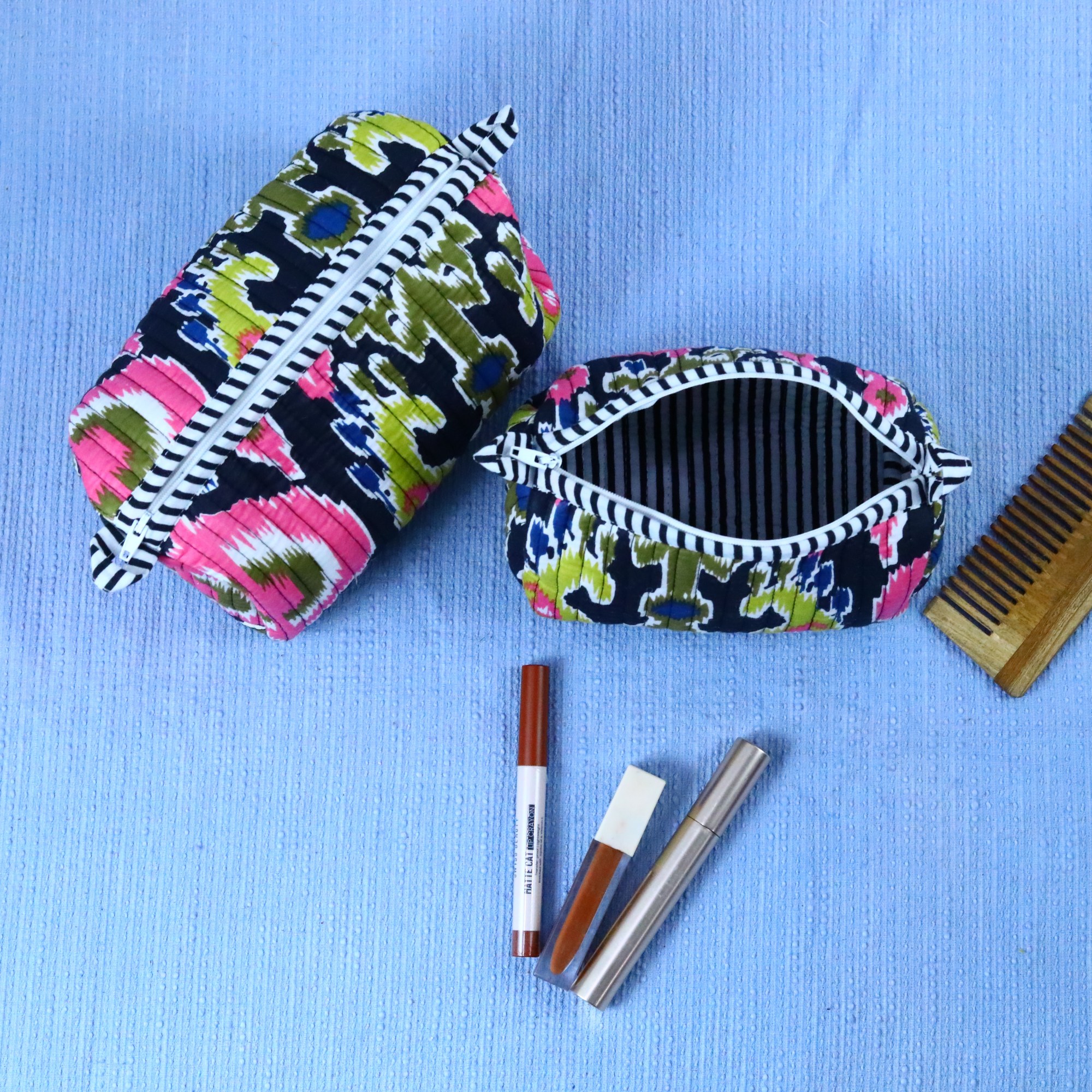 Travel Glow Screen Printed Set Of 3 Toiletry Pouches in Multicolor - Image 5