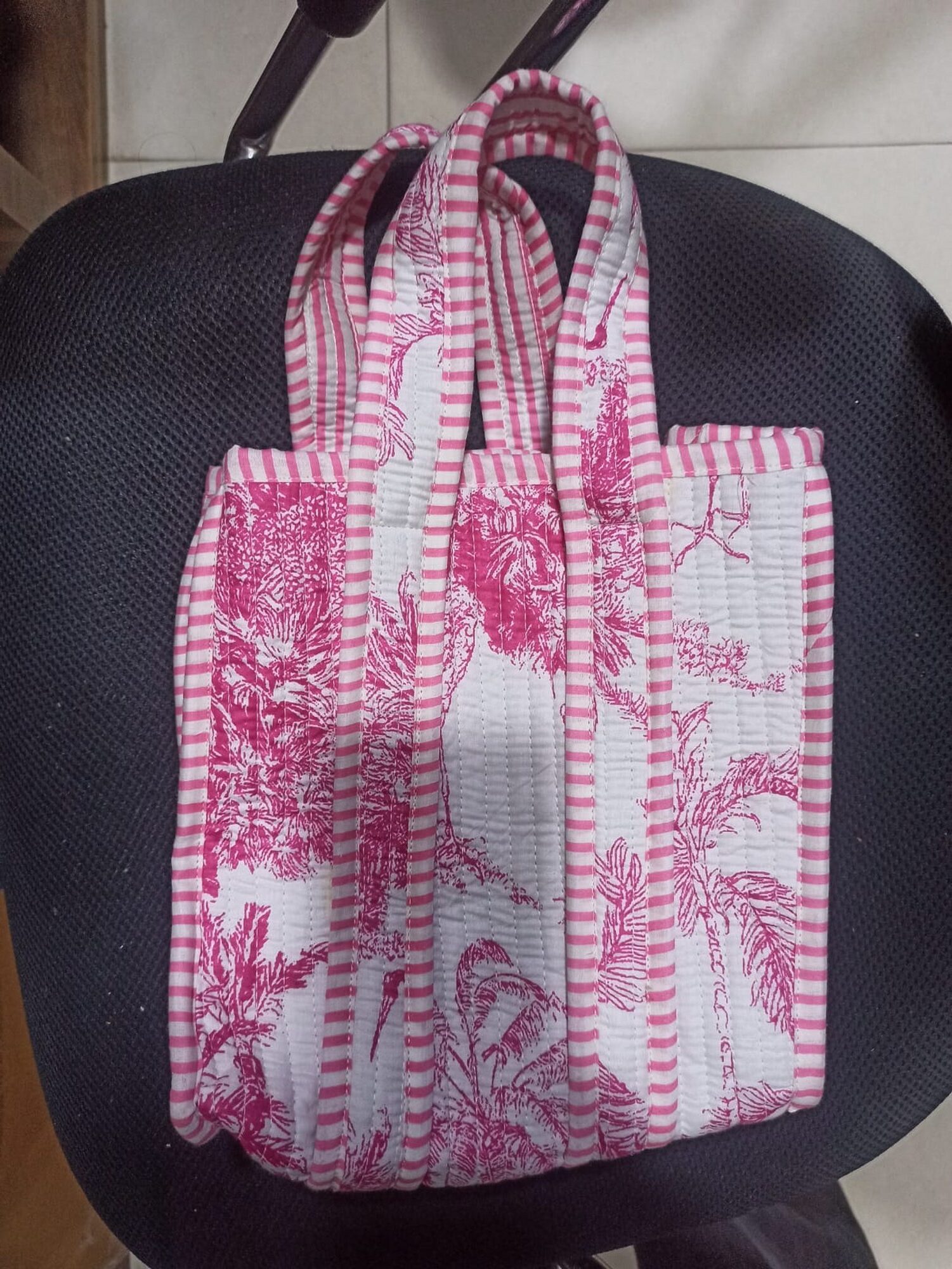 Yum Buddy Cotton Lunch Box In White & Pink - Image 6