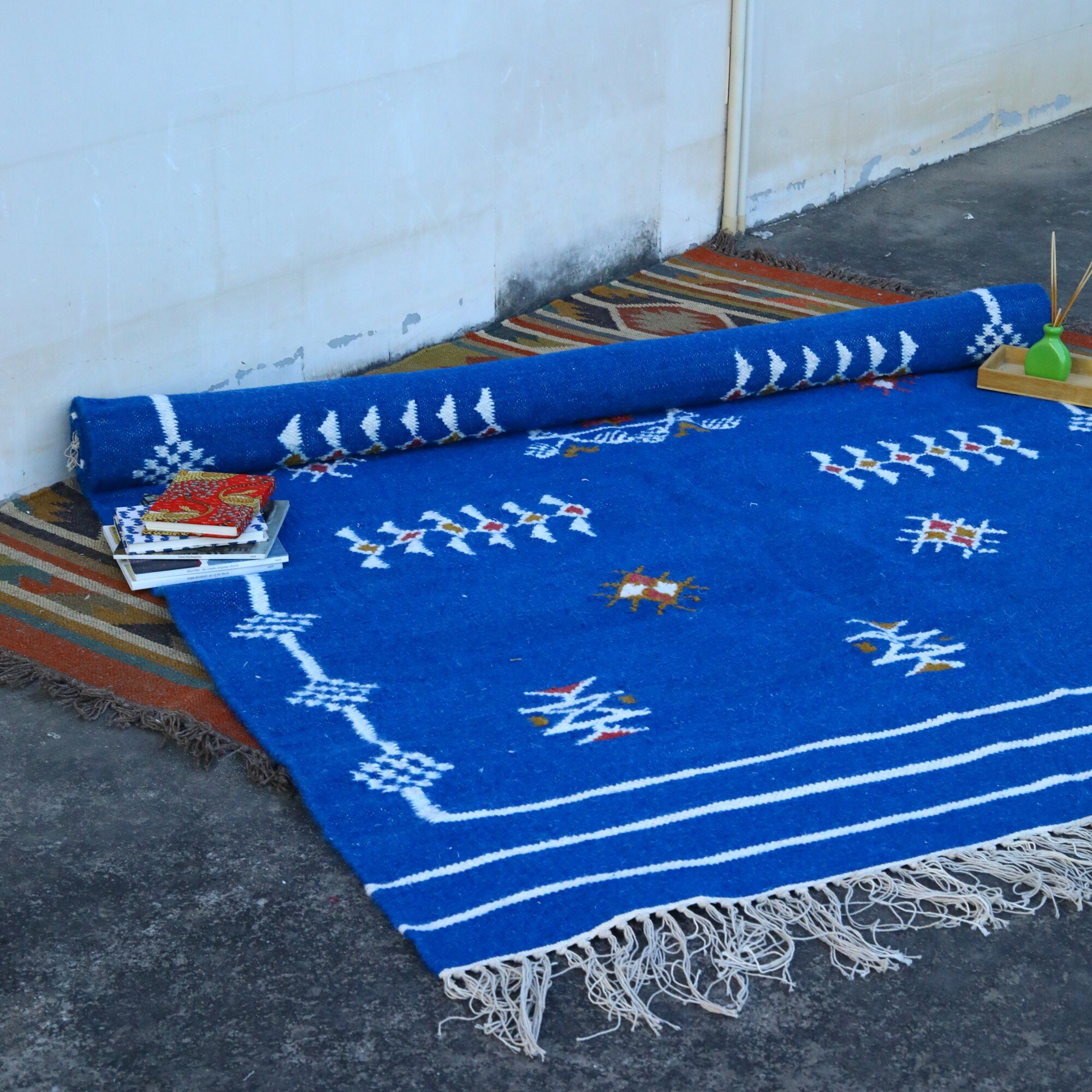Royal Craft HandWoven Wool Rug In Blue & White - Image 4