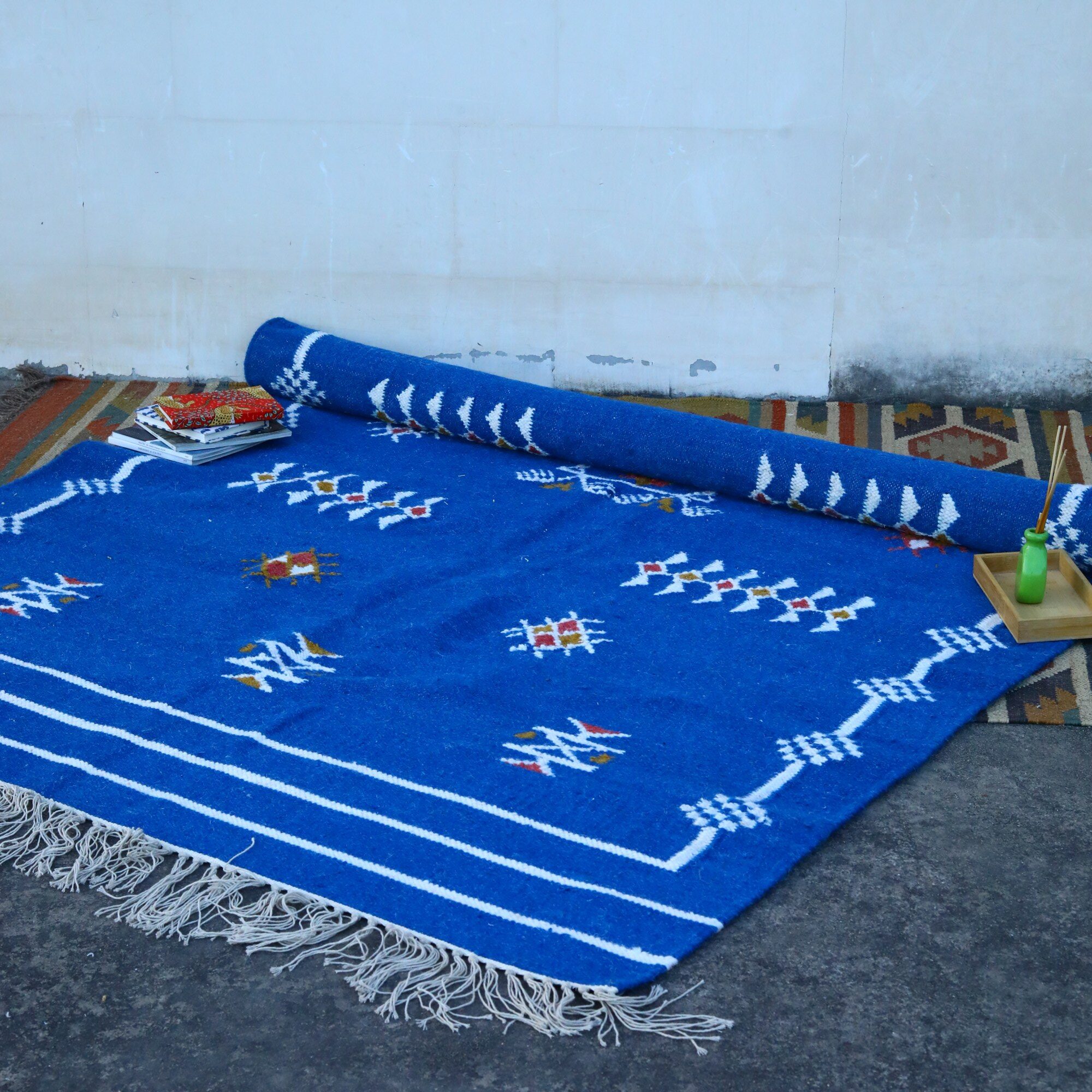 Royal Craft HandWoven Wool Rug In Blue & White - Image 5