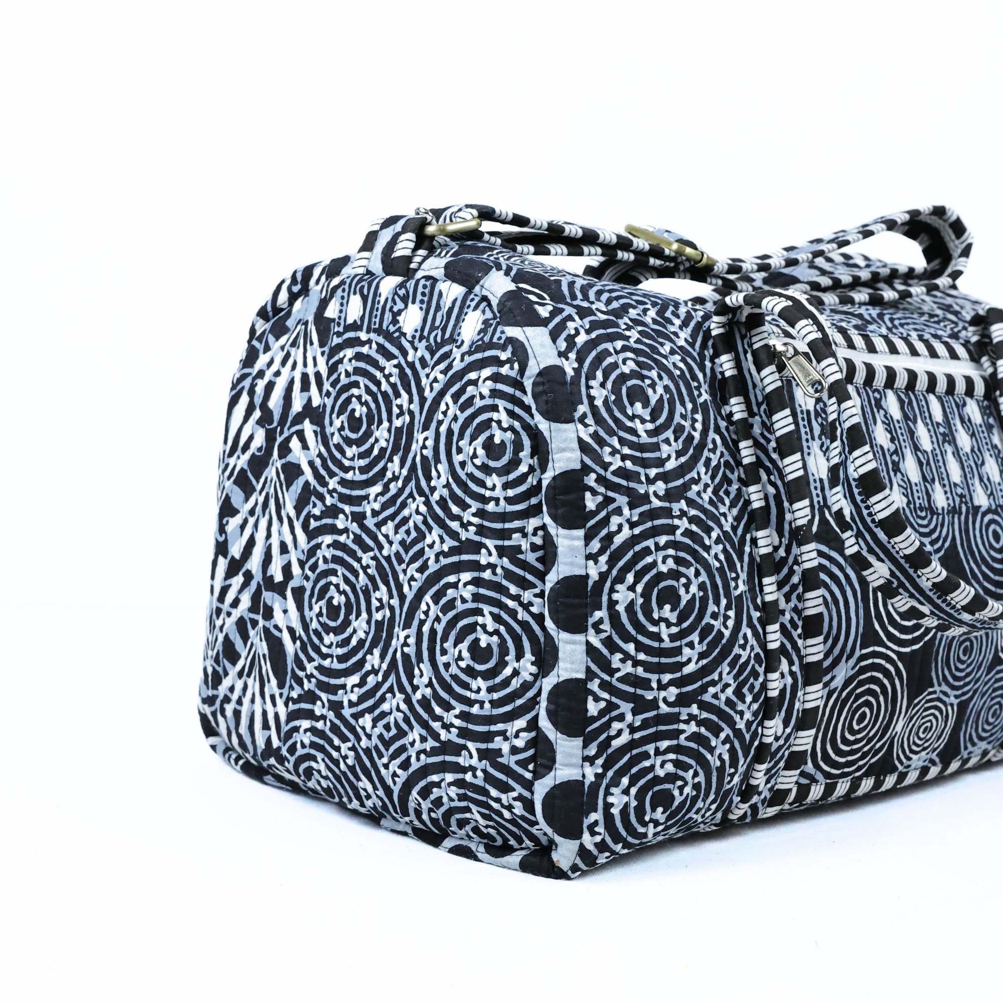 Patch Screen Printed Cotton Quilted Duffle Bag With Sturdy Handle - Image 4